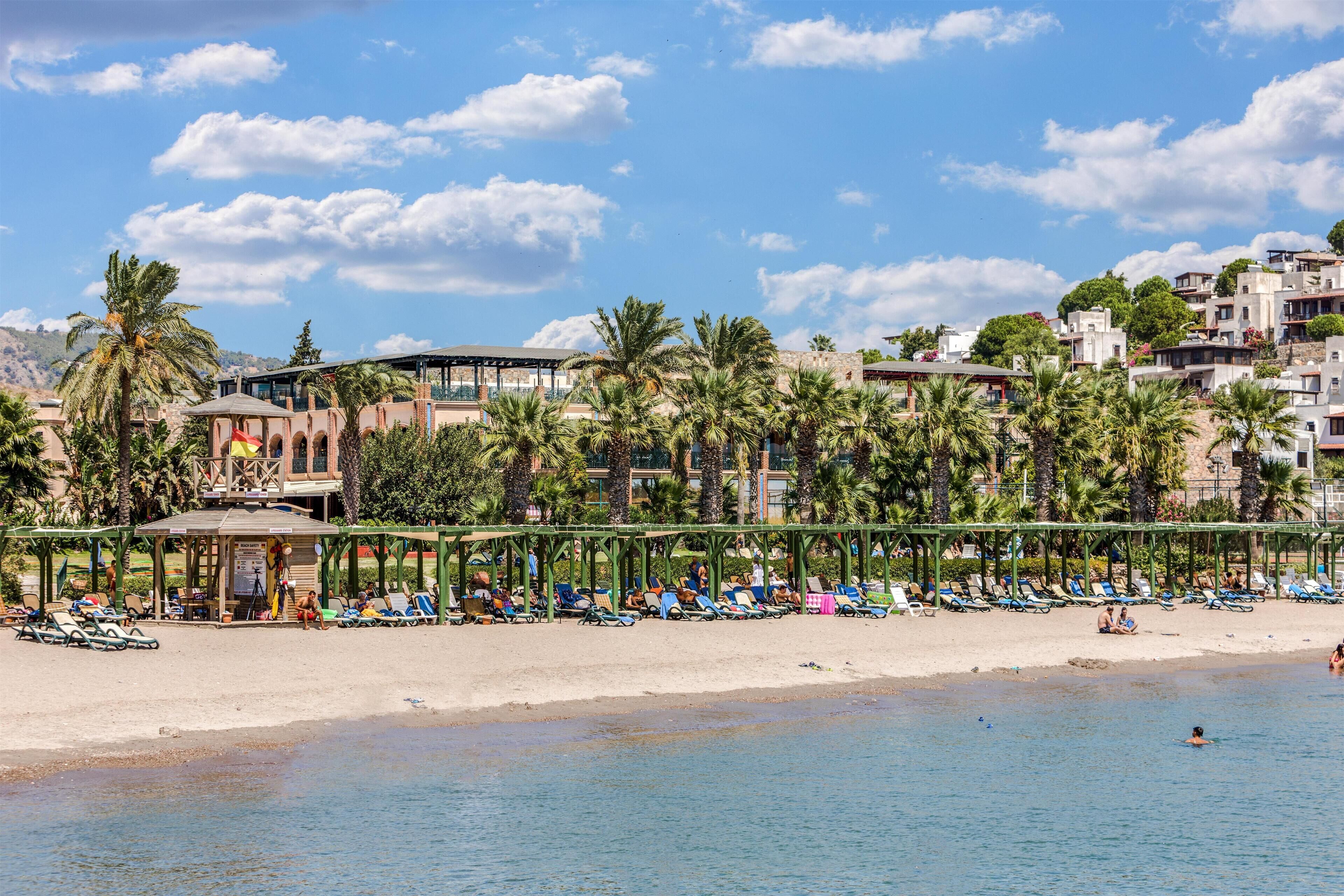 Private beach, sun loungers, beach umbrellas, beach towels