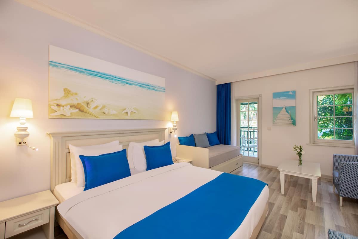 Premium bedding, minibar, in-room safe, soundproofing