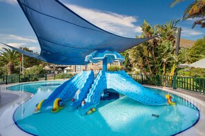 季節性室外泳池；泳池傘、躺椅