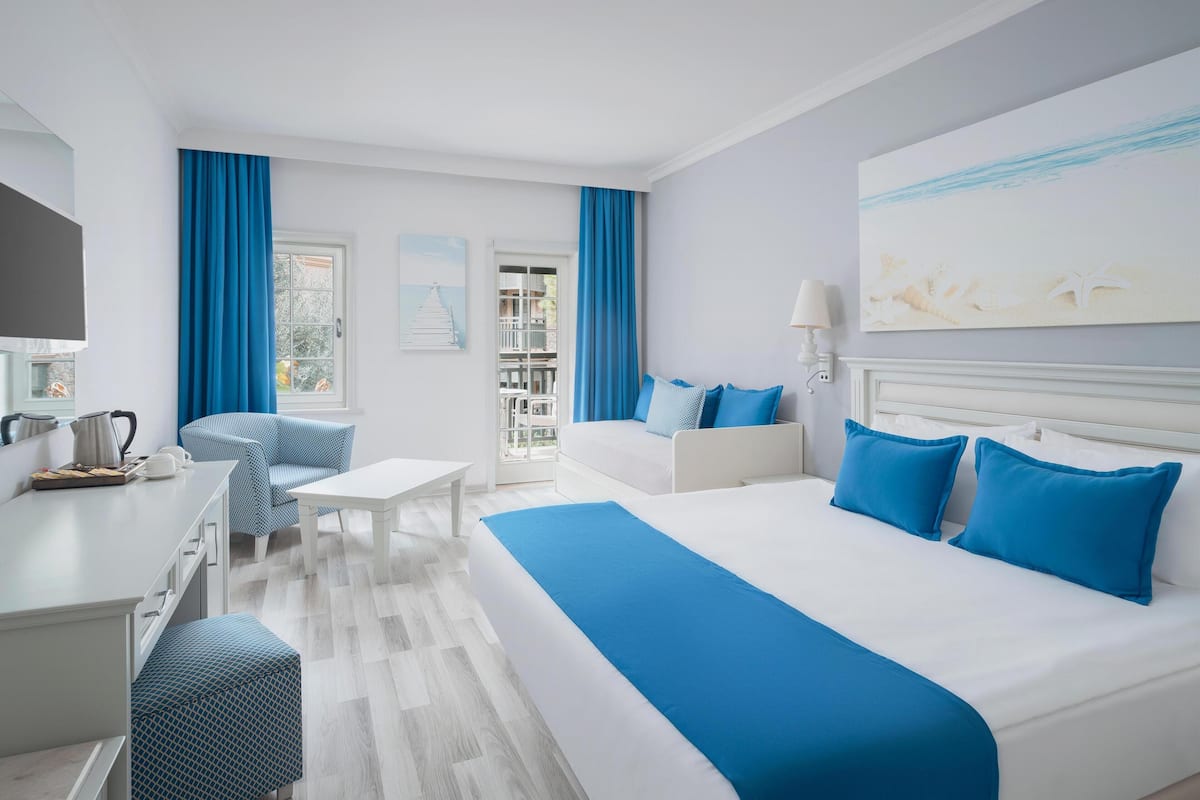 Standard Sea View Room | 高級寢具、迷你吧、房內夾萬、隔音