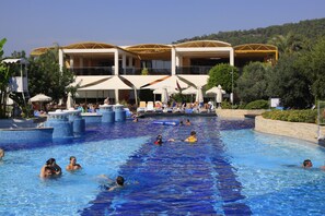 Indoor pool, 9 outdoor pools, open 8 AM to 7 PM, pool umbrellas - Holiday Village Turkiye (Ortaca)