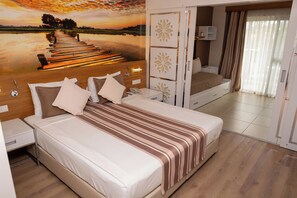 Family Room (Classic) | Minibar, in-room safe, desk, soundproofing - Holiday Village Turkiye (Ortaca)