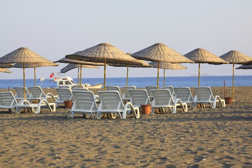 Spiaggia privata, lettini da mare, ombrelloni, teli da spiaggia