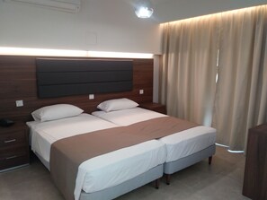 Soundproofing, free cribs/infant beds, bed sheets - Livas Hotel Apartments (Paralimni)