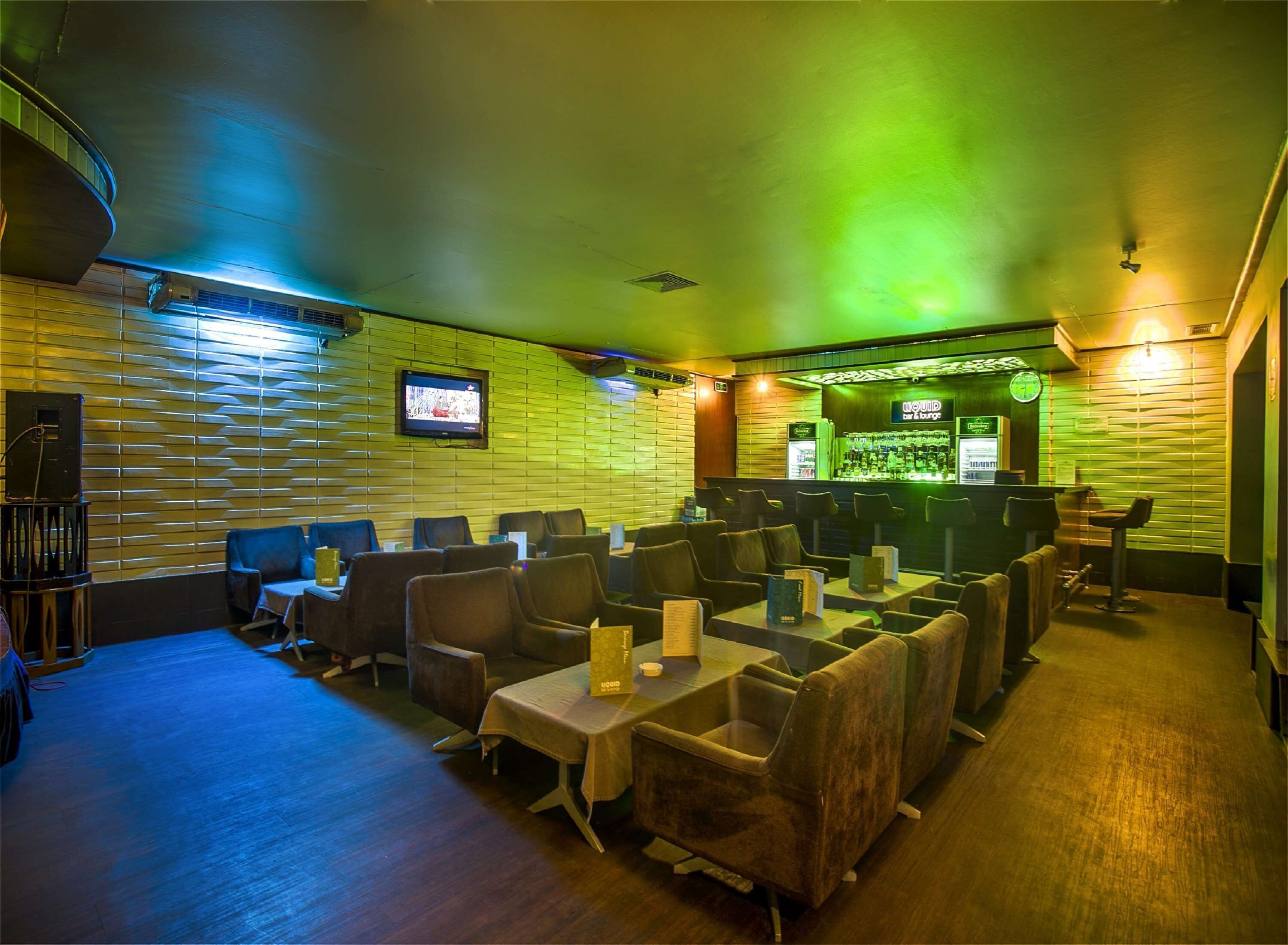 3 bars/lounges, poolside bar