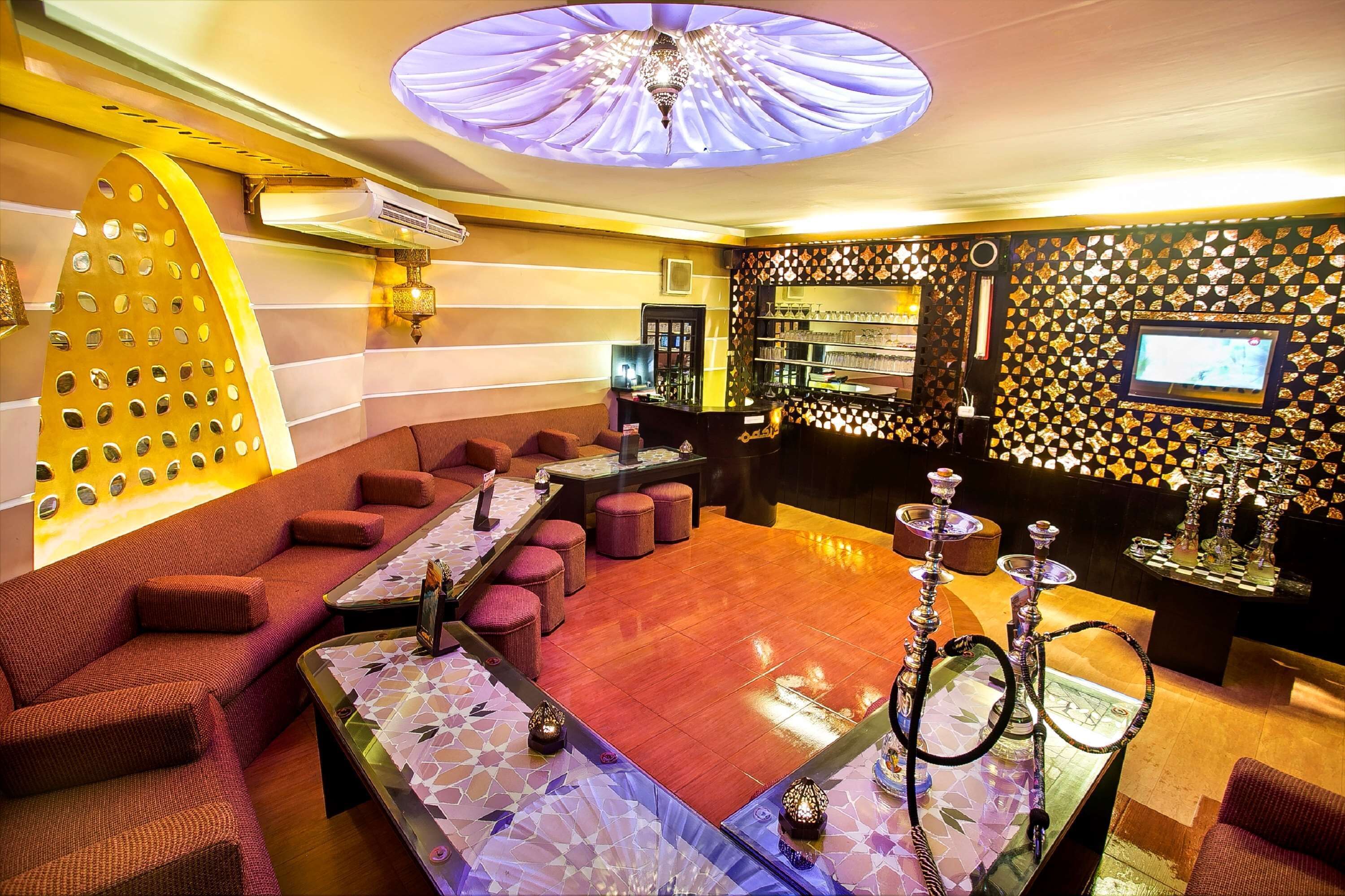 3 bars/lounges, poolside bar