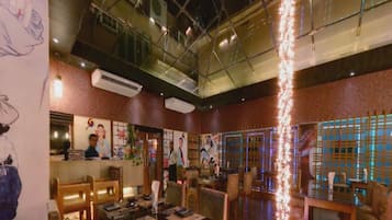 4 restaurants, breakfast, lunch, dinner served; international cuisine