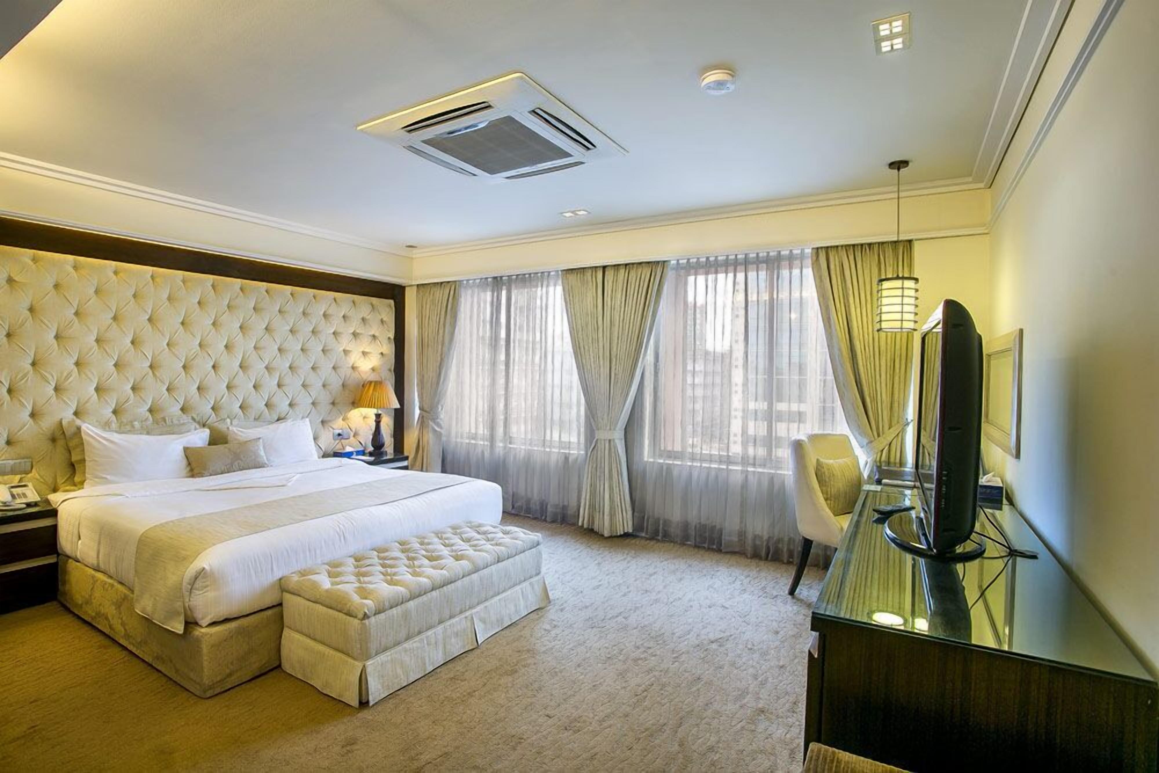 ロイヤル ルーム | 高級寝具、羽毛の掛け布団、ミニバー、セーフティボックス (室内)