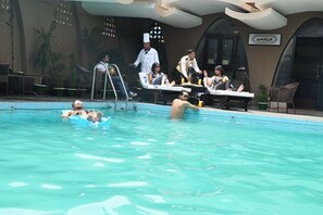 Indoor pool, pool loungers - Hotel Agrabad (Chittagong)