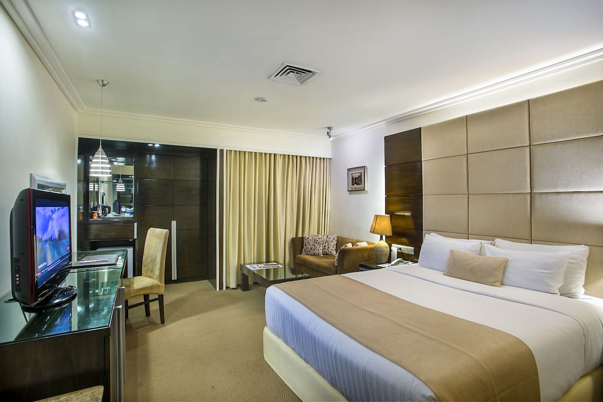 Premier Room, 1 Bedroom, Private Bathroom | 1 bedroom, premium bedding, down duvets, minibar