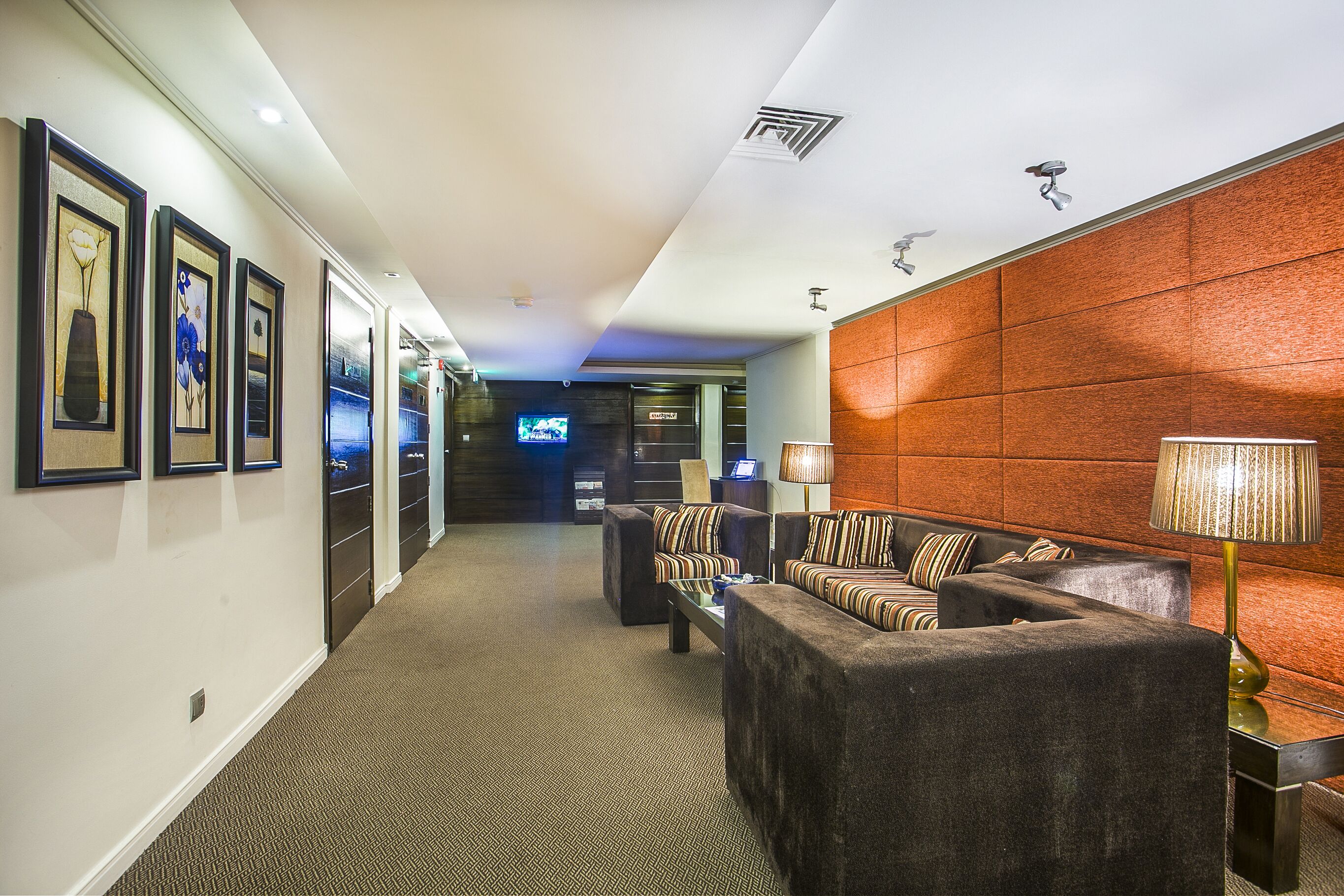 executive twin room, 2 single beds | living area | 32-inch flat-screen tv with satellite channels, tv