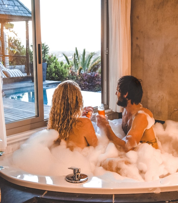 Honeymoon Double Room | Private spa tub