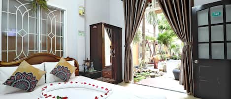 Superior Double Room, 1 Queen Bed | 5 bedrooms, minibar, desk, free WiFi