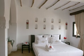 Deluxe Suite, 1 King Bed, Terrace, Garden View | In-room safe, desk, blackout drapes, free cribs/infant beds - Riad Mamass (Marrakech)