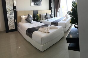 Minibar, safe på rommet, skrivebord og wi-fi (inkludert)