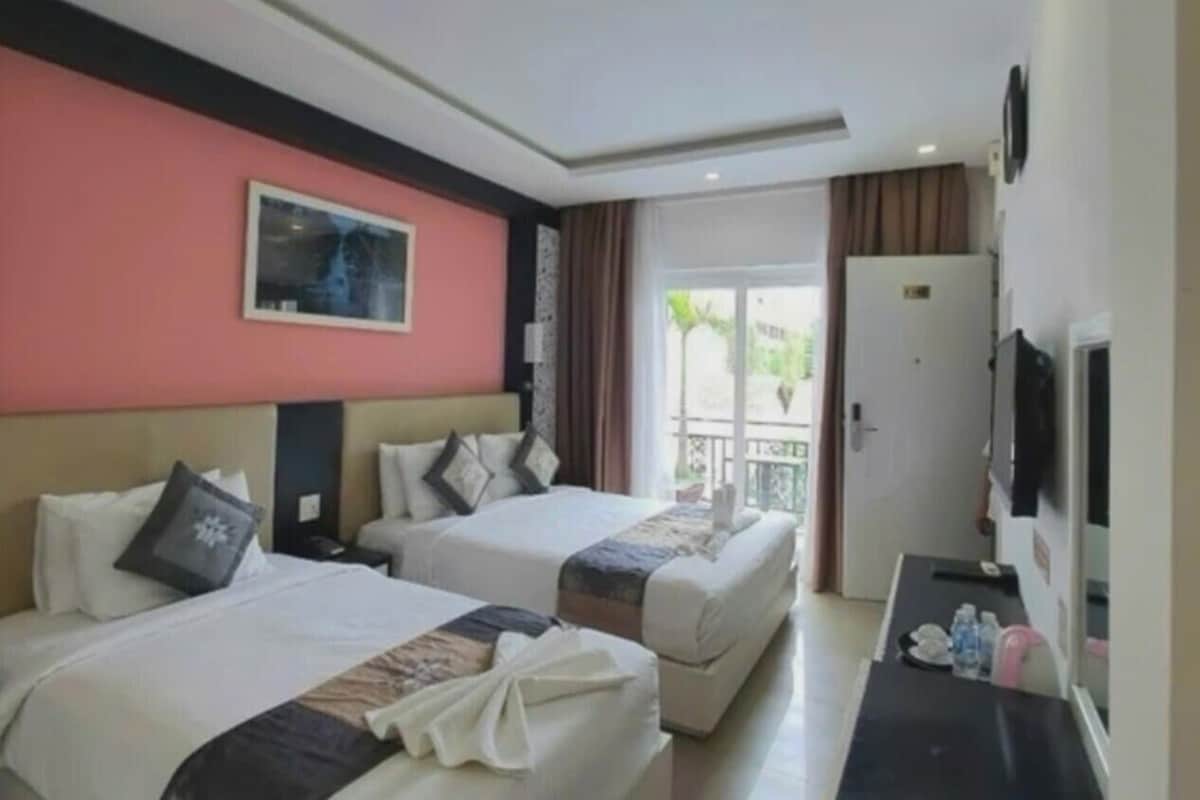 Quarto quádruplo família | Frigobar, cofres nos quartos, escrivaninha, Wi-Fi de cortesia