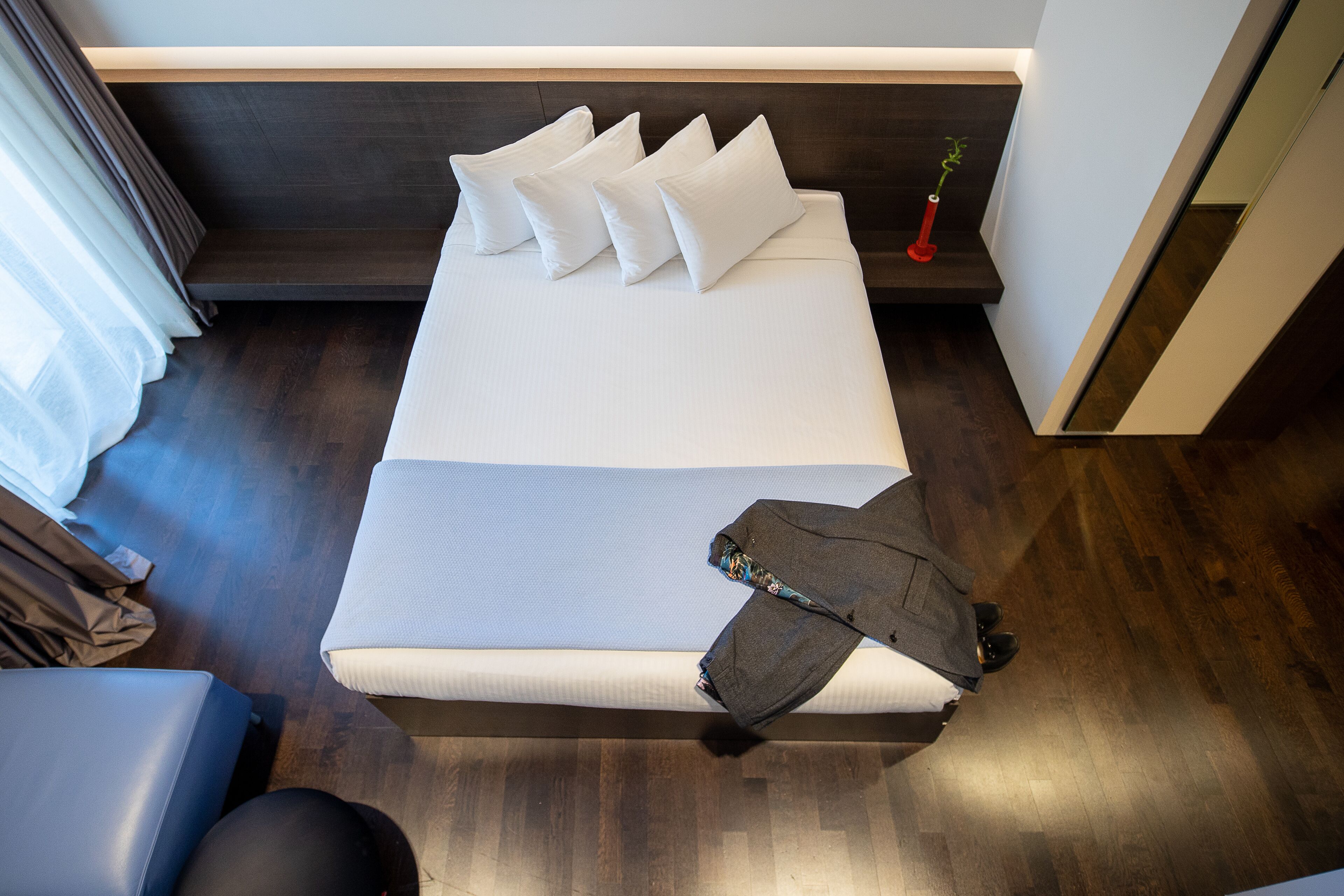 executive suite | hypo-allergenic bedding, minibar, in-room safe, desk