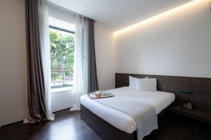 高級單人房 | 防敏寢具、迷你吧、房內夾萬、書桌