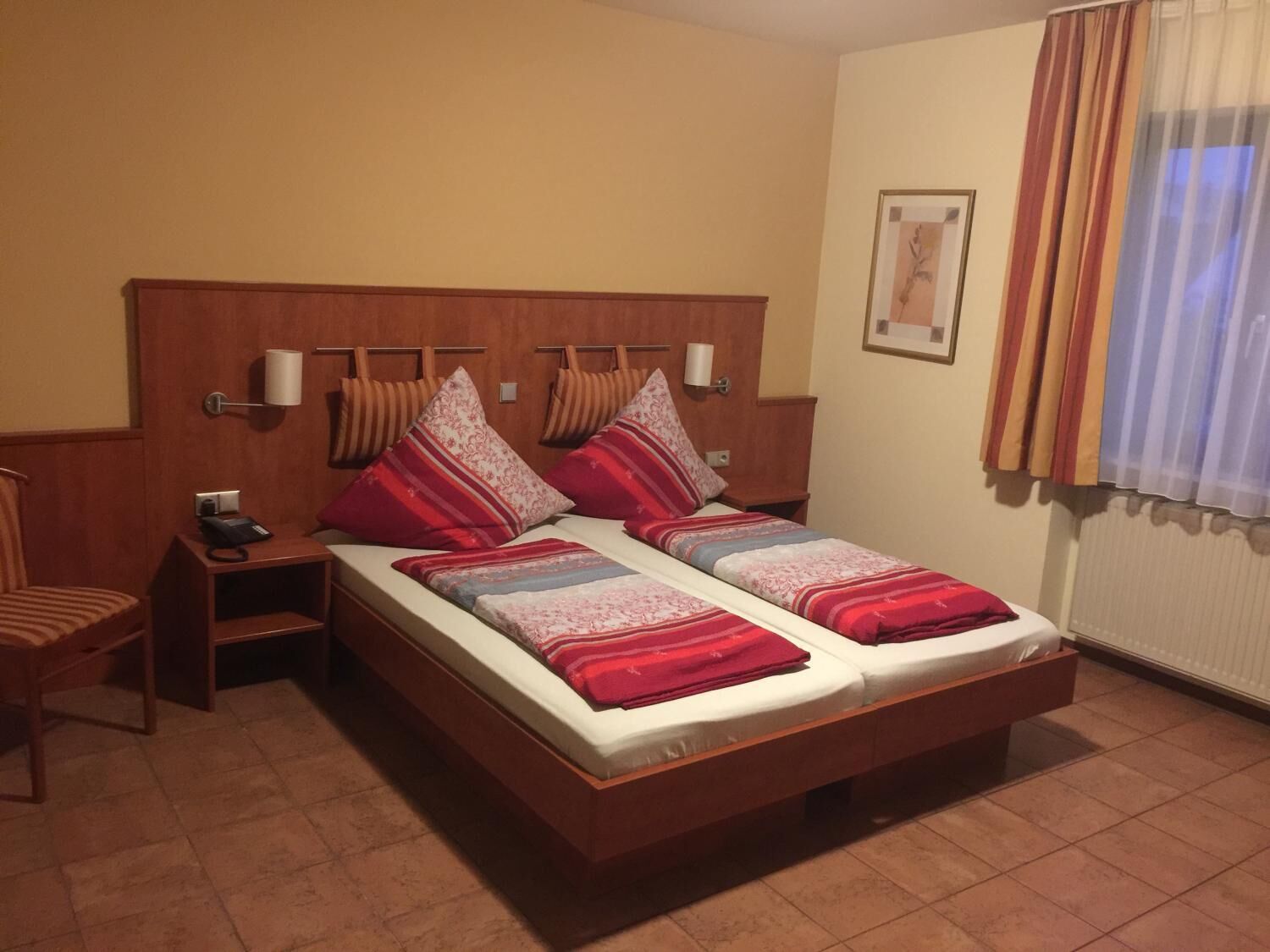 desk, free cots/infant beds, rollaway beds, free wifi