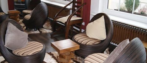 Coin salon dans le hall