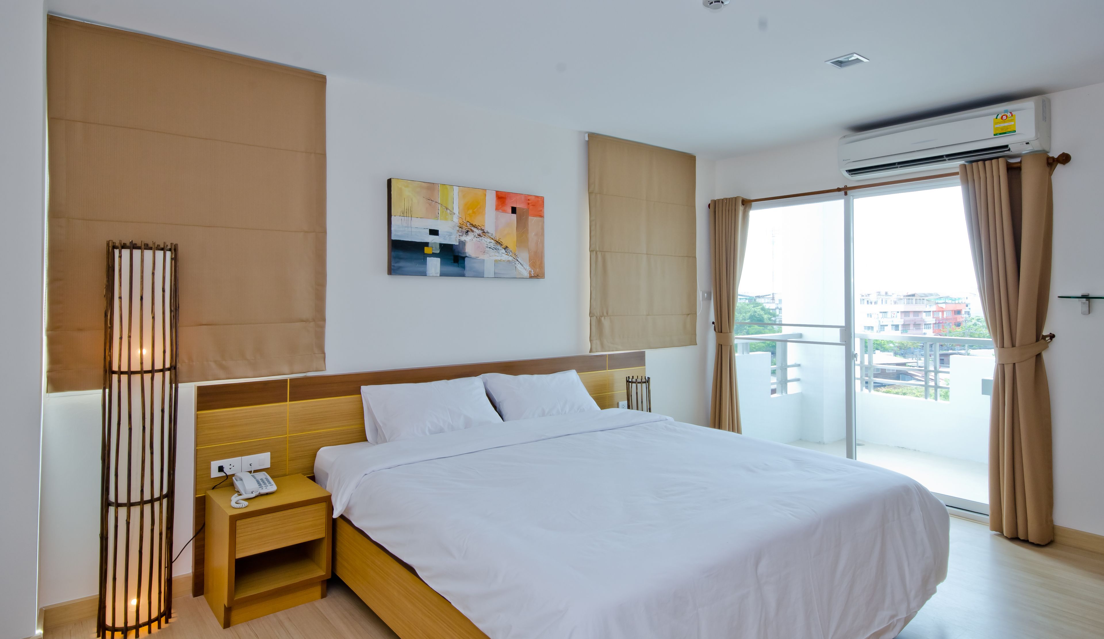 Executive Room, 1 King Bed | Desk, rollaway beds, free WiFi