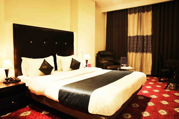 1 bedroom, premium bedding, minibar, desk