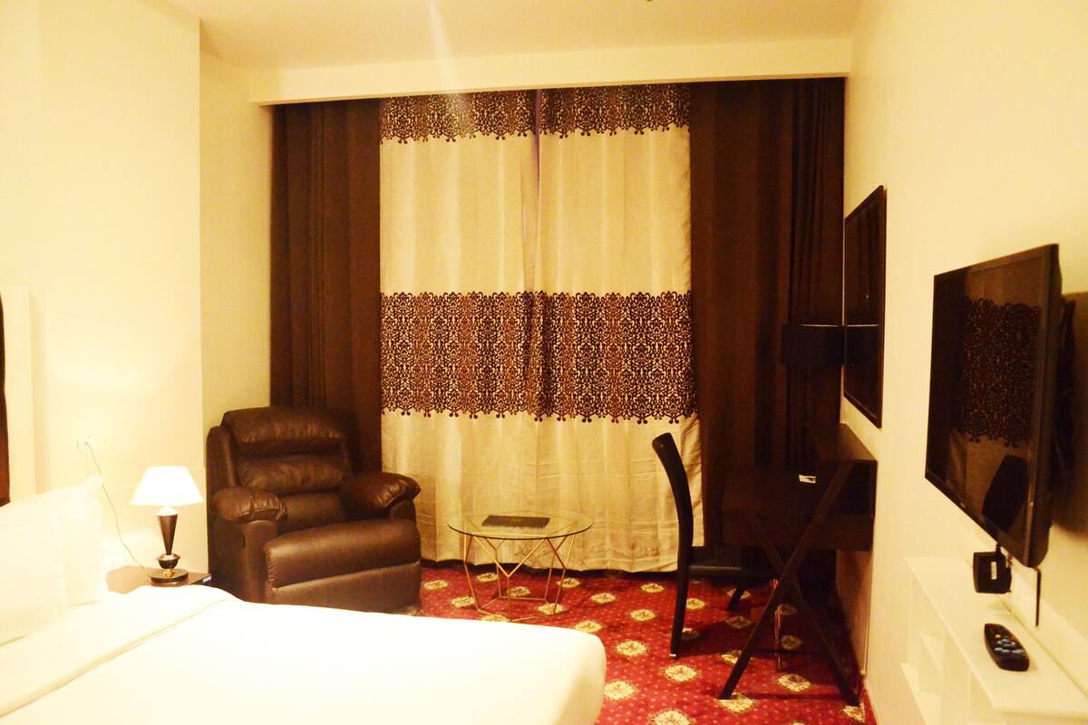 Executive Studio | 1 bedroom, premium bedding, minibar, desk