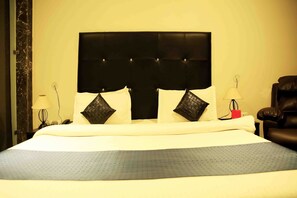 Executive Studio | 1 bedroom, premium bedding, minibar, desk