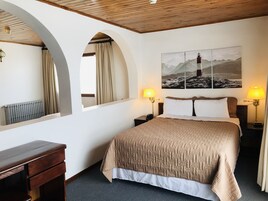 Family Oda | Odada kasa, masa, güneşlik/perde, ücretsiz beşik/çocuk yatağı 