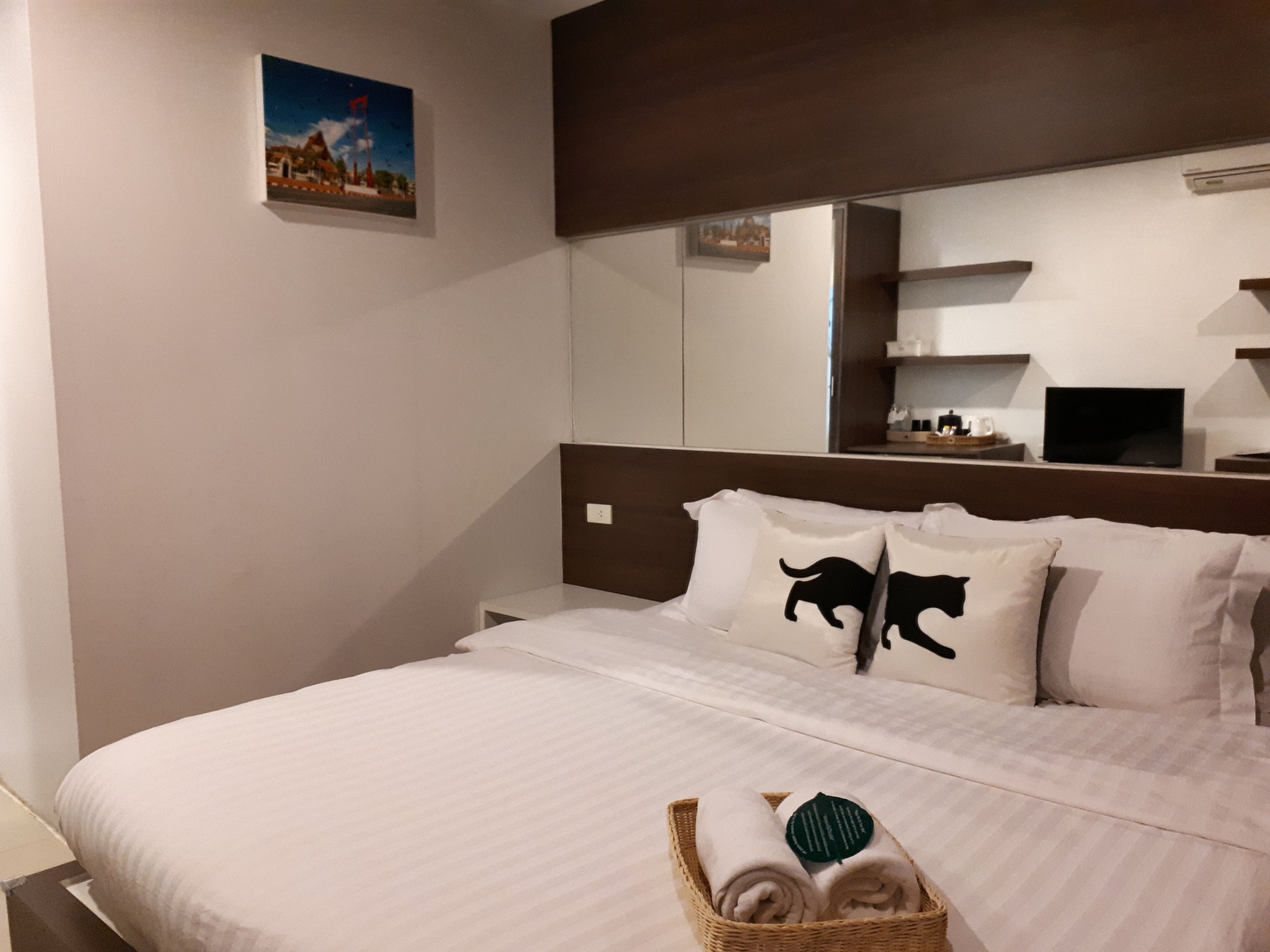 standard double room, 1 double bed | hypo-allergenic bedding, desk, free wifi, bed sheets