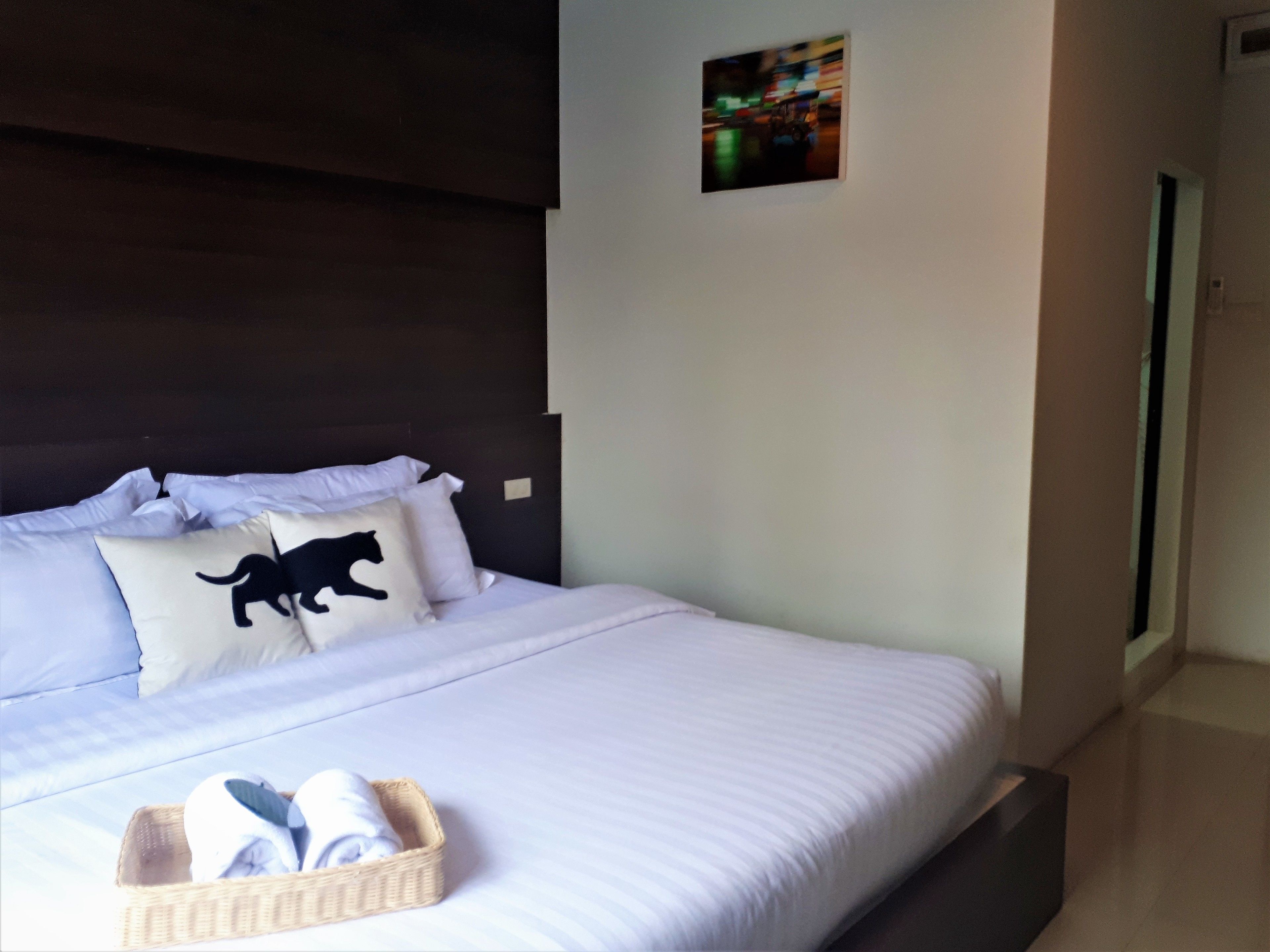 double room | hypo-allergenic bedding, desk, free wifi, bed sheets
