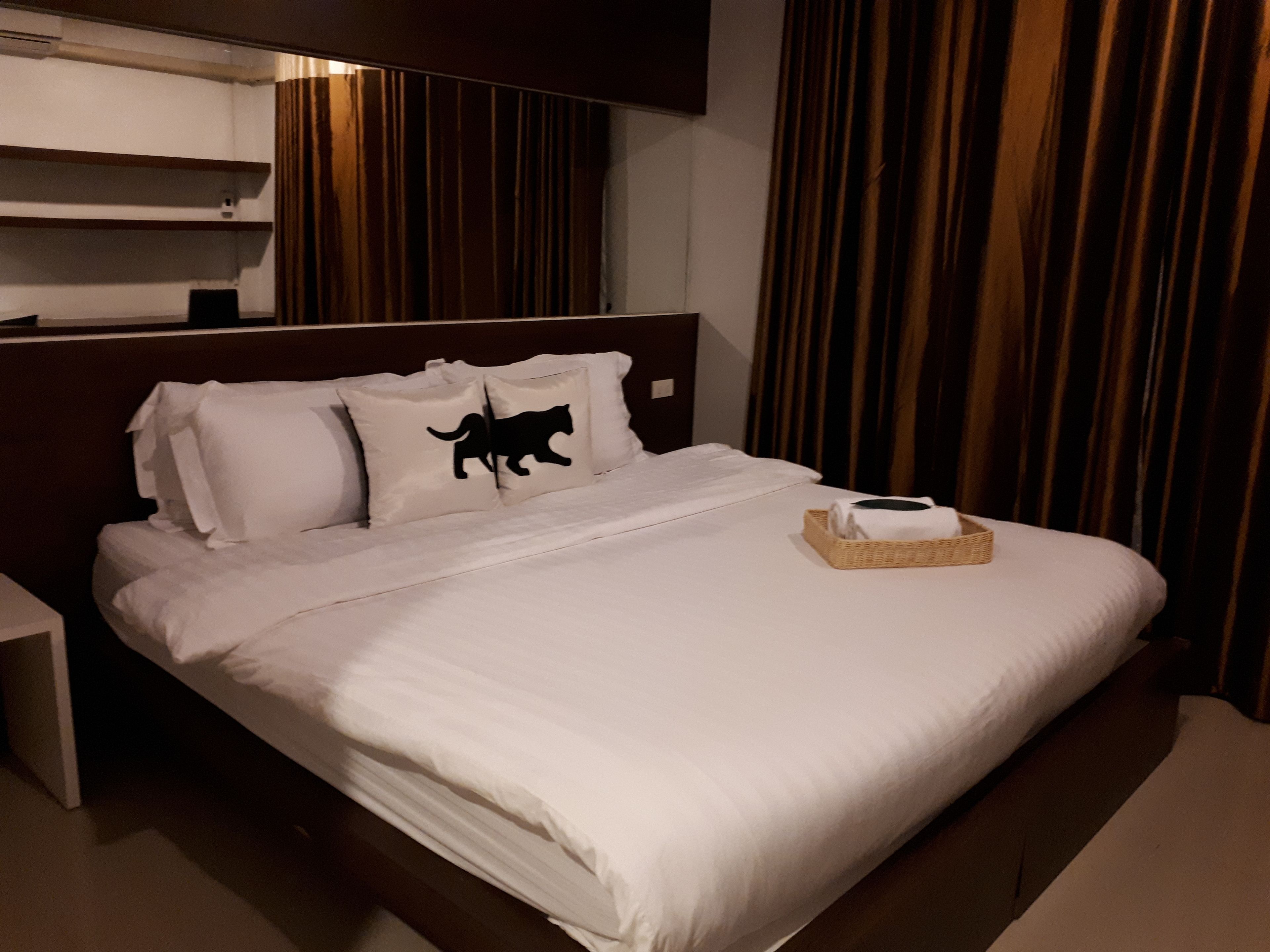 standard double room, 1 double bed | hypo-allergenic bedding, desk, free wifi, bed sheets