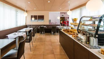 Se sirven cenas y cocina regional