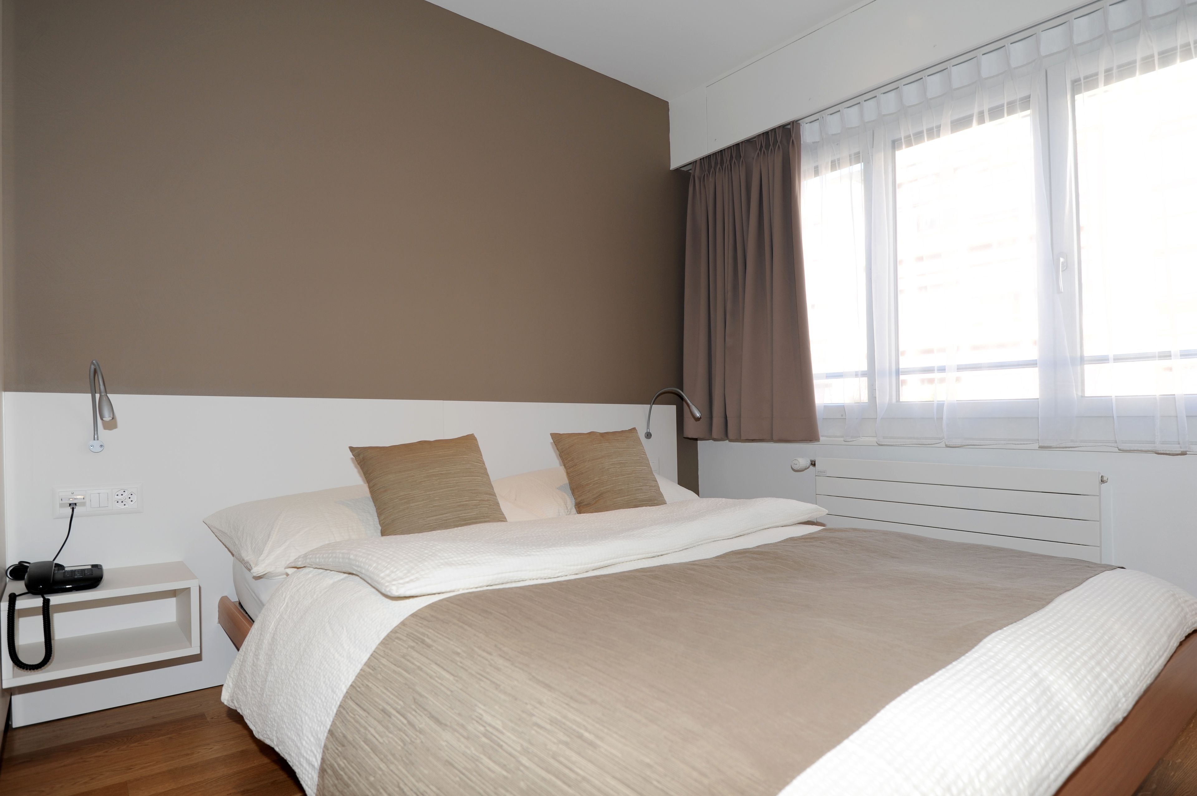 double room | 1 bedroom, minibar, in-room safe, desk