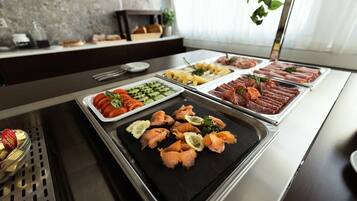 Petit déjeuner anglais servi en supplément en semaine