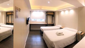 Escritorio, cunas gratuitas, camas plegables/adicionales y wifi gratis