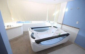 Honeymoon Double Room - Emirates Hotel & Suítes (Santana do Livramento)