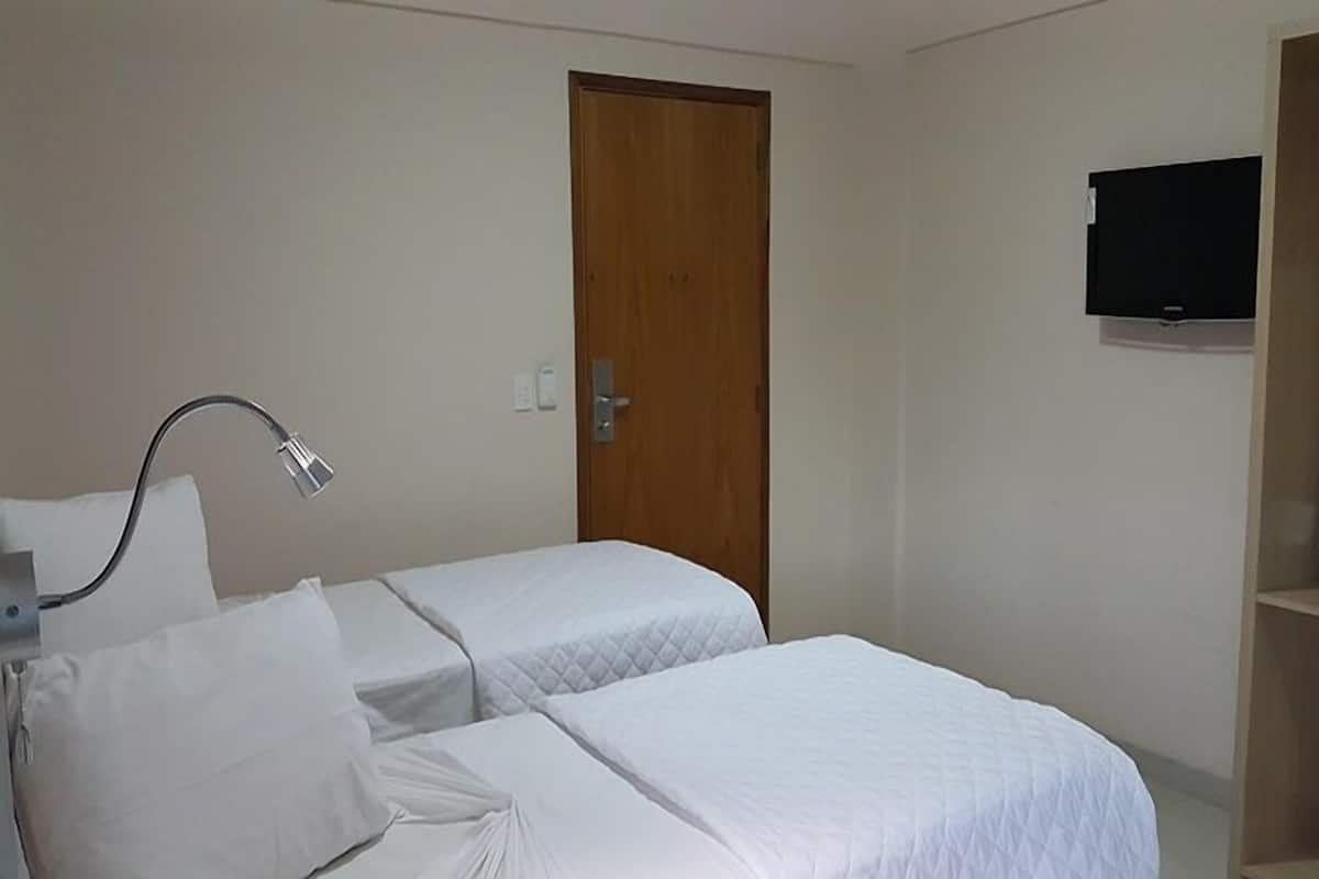 Deluxe-Einzelzimmer | Minibar, Zimmersafe, Verdunkelungsvorhänge, kostenloses WLAN