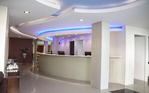 Reception - Emirates Hotel & Suítes (Santana do Livramento)