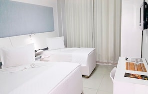 Deluxe Triple Room | Minibar, in-room safe, blackout drapes, free WiFi