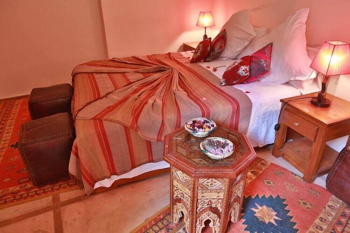 Premium bedding, in-room safe, iron/ironing board, free cots/infant beds