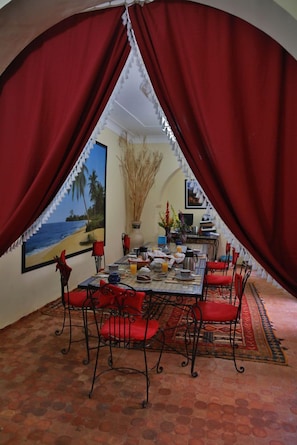 Breakfast, lunch, dinner served; Moroccan cuisine