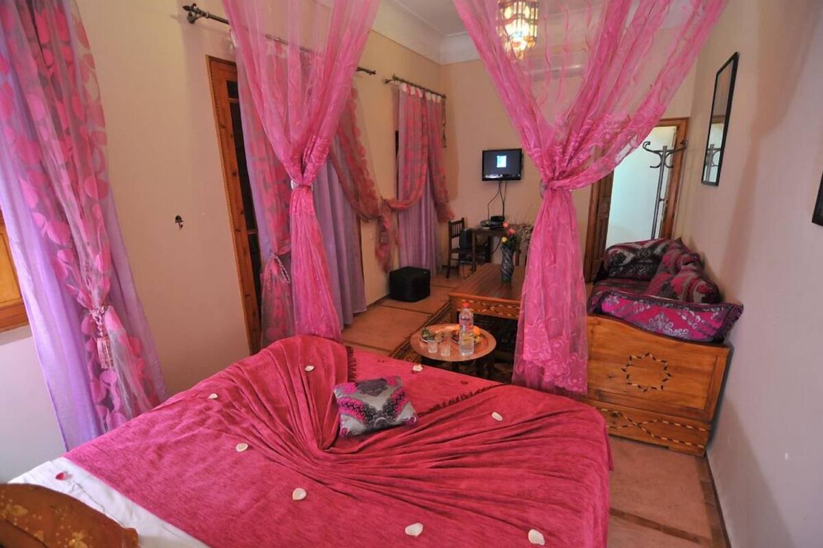 Premium bedding, in-room safe, iron/ironing board, free cots/infant beds