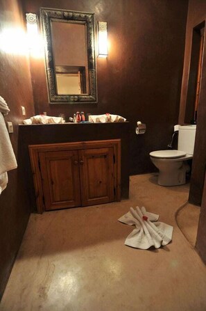 Free toiletries, hair dryer, bathrobes, towels