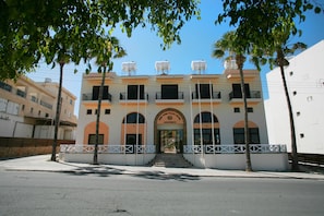 واجهة المنشأة