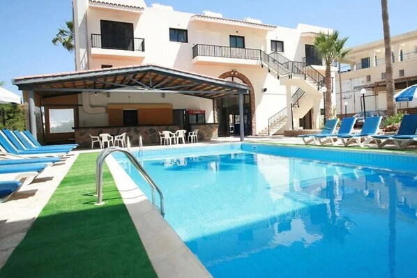 Outdoor pool, pool umbrellas, sun loungers
