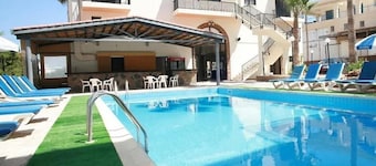 New York Plaza Hotel Apartments