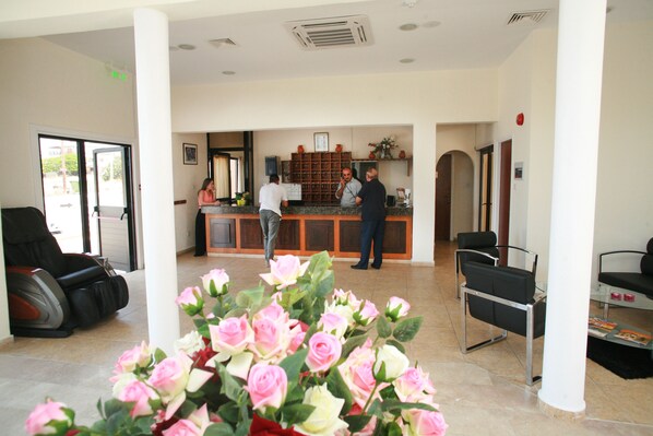 Lobby - New York Plaza Hotel Apartments (Paphos)