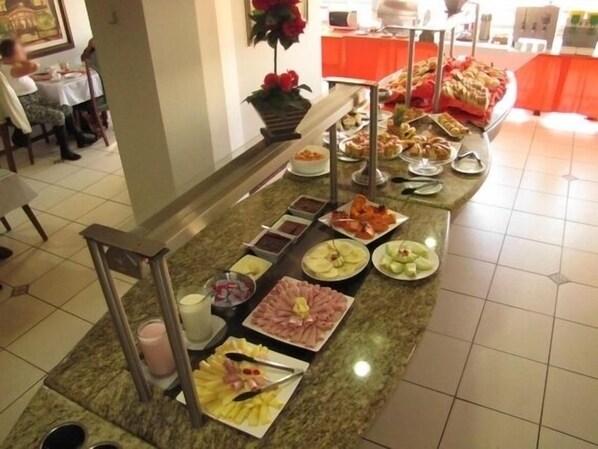 Desayuno buffet incluido todos los días 