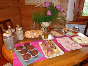 Free daily continental breakfast